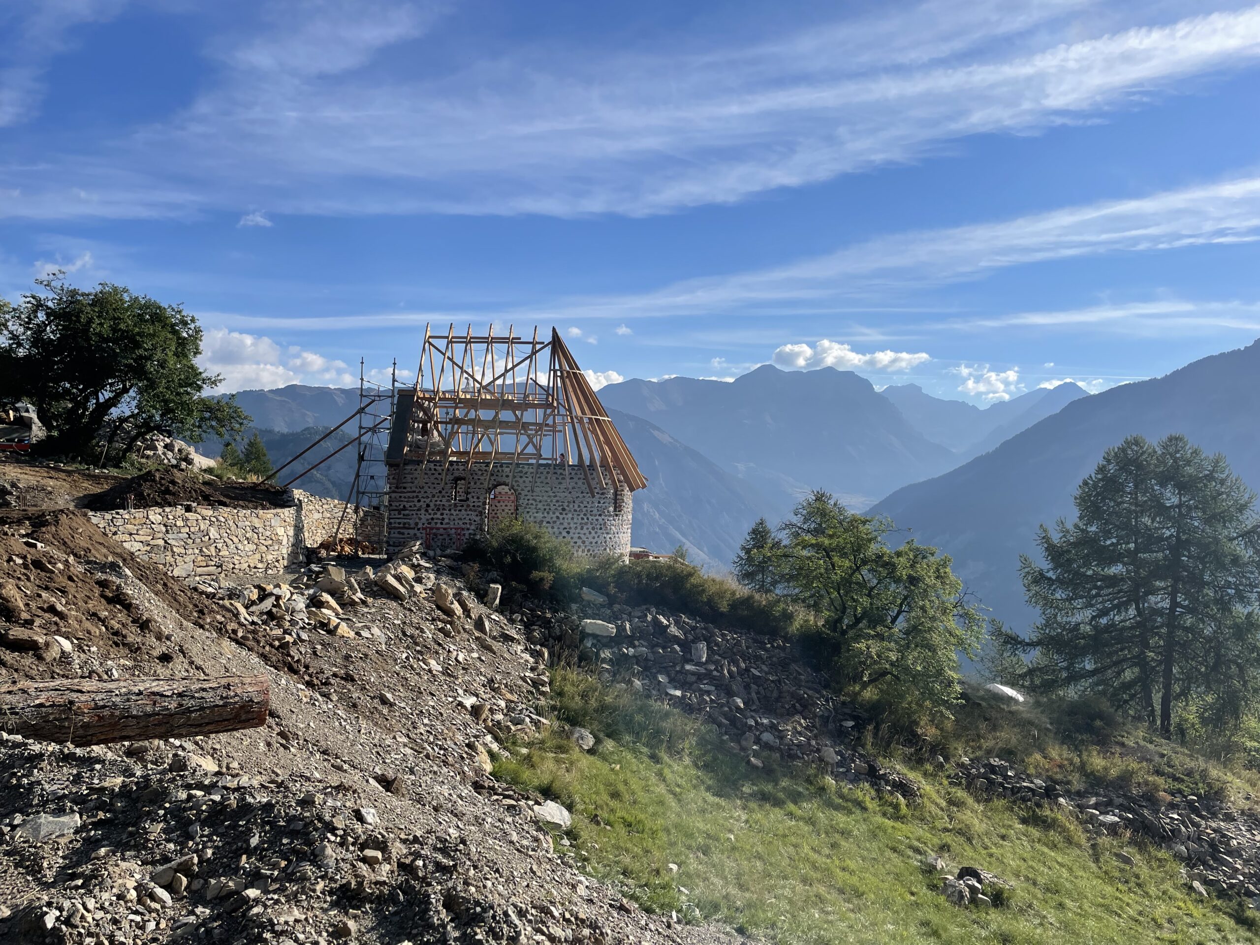 Projet de créations de vitraux dans une petite chapelle des Alpes